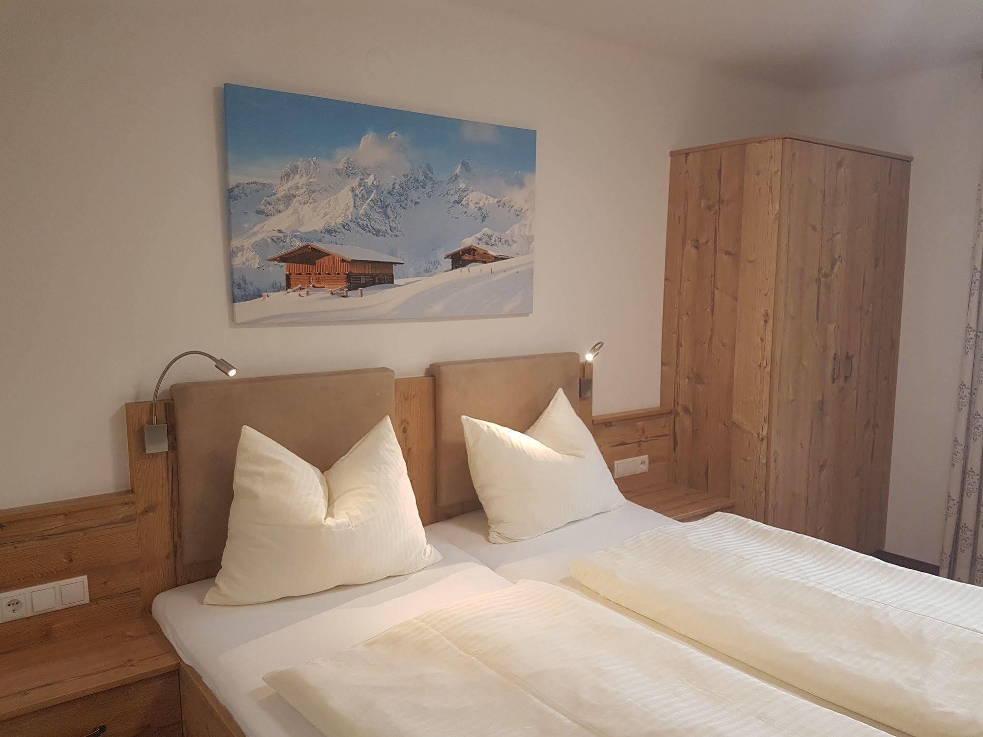 Oberauer Wagrain - Die Eco Familien Hotelpension B&B エクステリア 写真